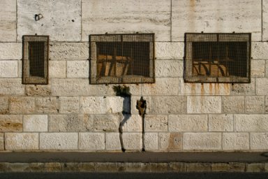 Retaining wall