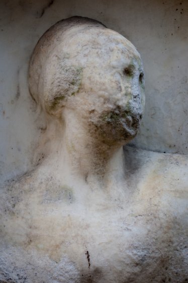 Tomb sculpture